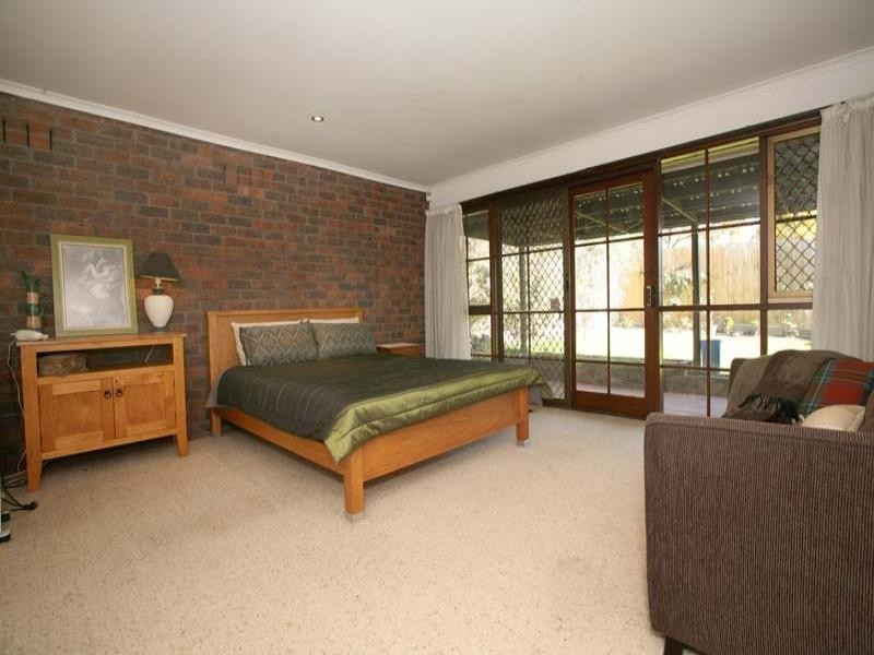 12 Eastleigh Drive, Glen Waverley VIC 3150