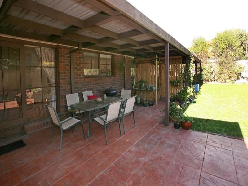 12 Eastleigh Drive, Glen Waverley VIC 3150