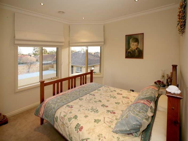 2/8 Glencairn Street, Mulgrave VIC 3170