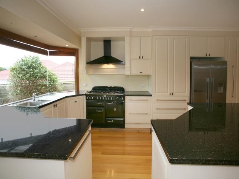 7 Ealing Court, Glen Waverley VIC 3150