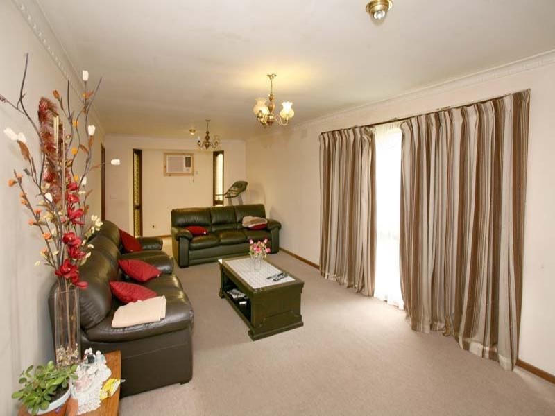 17 Alpine Crescent, Noble Park North VIC 3174