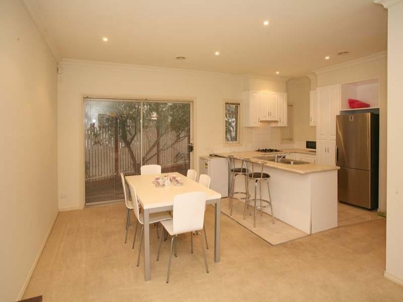 14/1 McKelvie Court, Glen Waverley VIC 3150