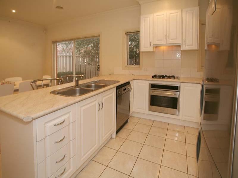 14/1 McKelvie Court, Glen Waverley VIC 3150