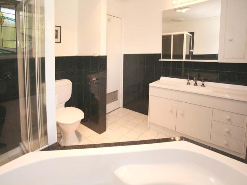 9 Ilora Court, Glen Waverley VIC 3150