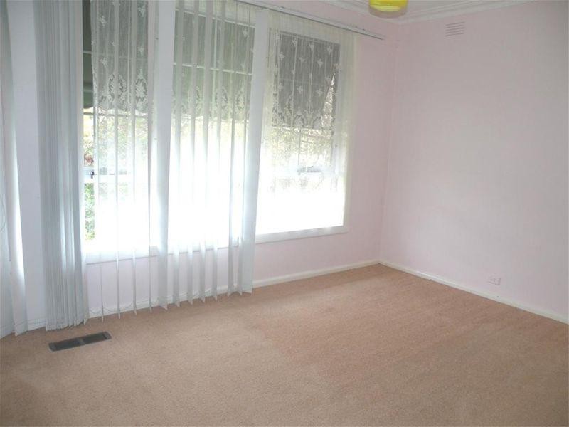 40 Kinnoull Grove, Glen Waverley VIC 3150