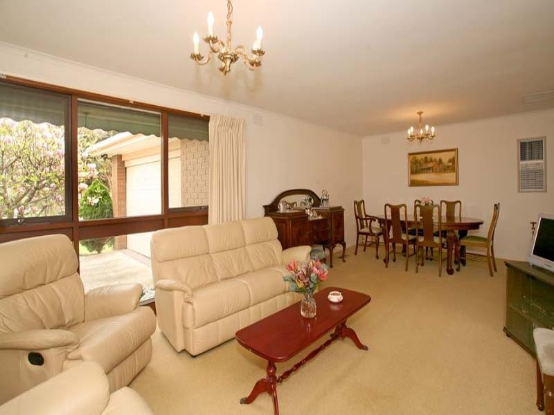 116 King Arthur Drive, Glen Waverley VIC 3150