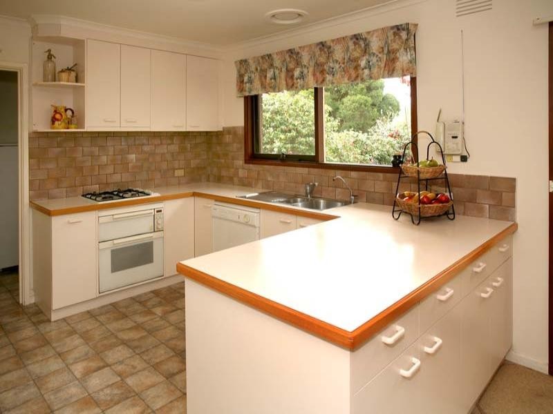 116 King Arthur Drive, Glen Waverley VIC 3150