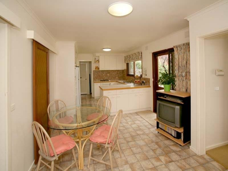 116 King Arthur Drive, Glen Waverley VIC 3150