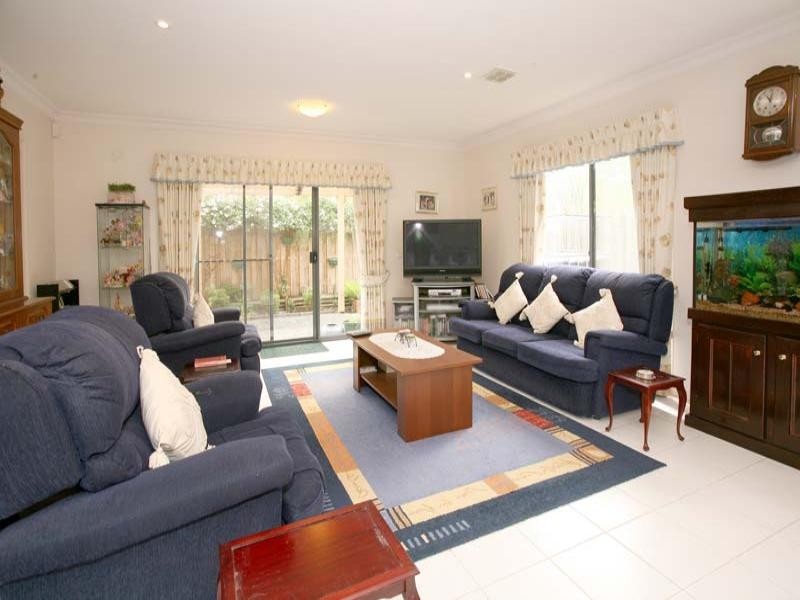 18 Huntingtower Crescent, Mount Waverley VIC 3149