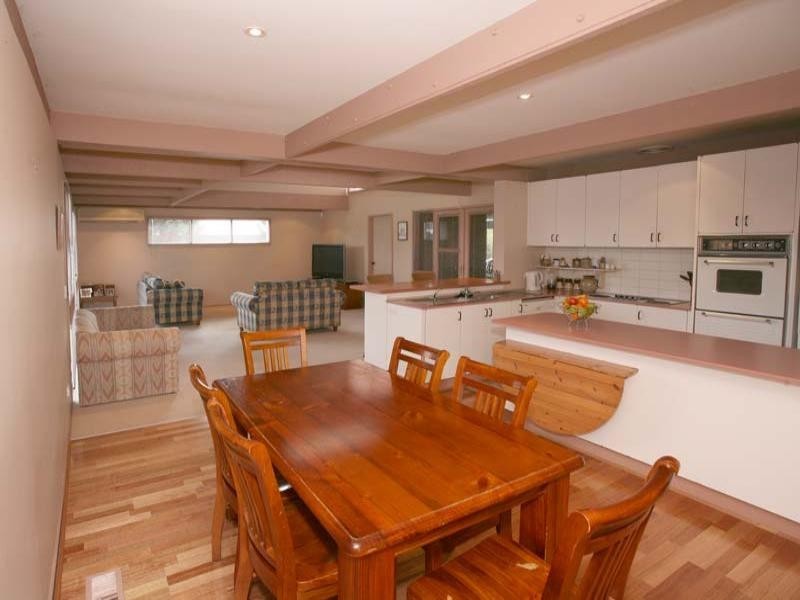 51 Glen Tower Drive, Glen Waverley VIC 3150