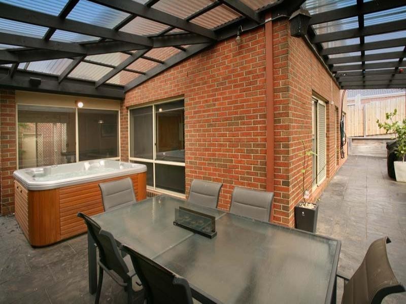 14 Thomas Arnold Avenue, Glen Waverley VIC 3150