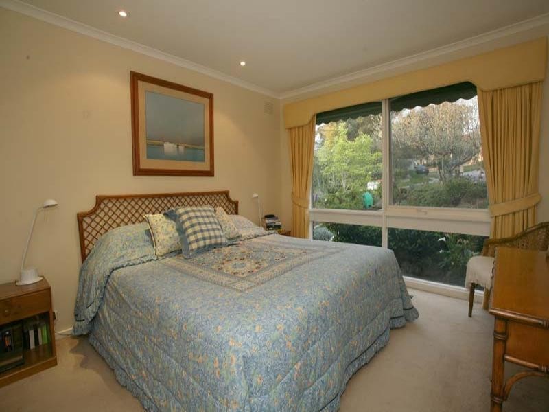 37 Bunker Crescent, Glen Waverley VIC 3150