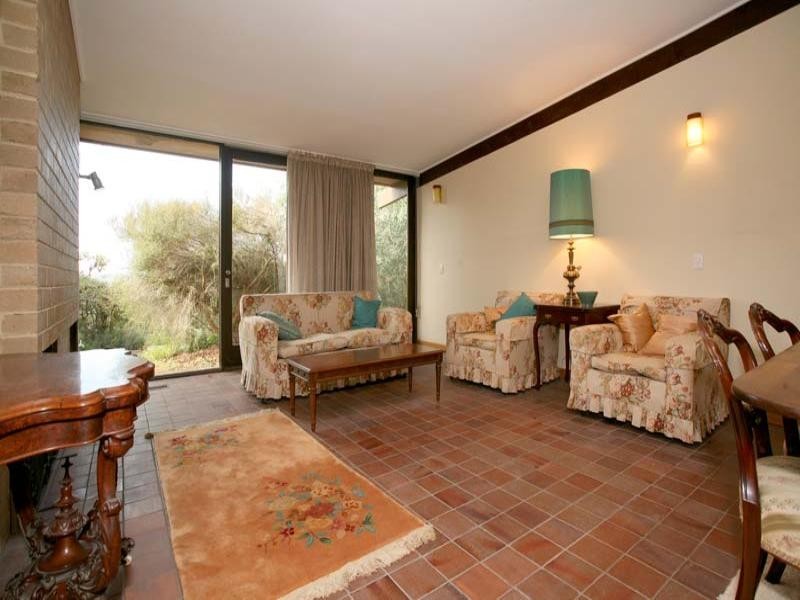 6 Stirling Crescent, Glen Waverley VIC 3150