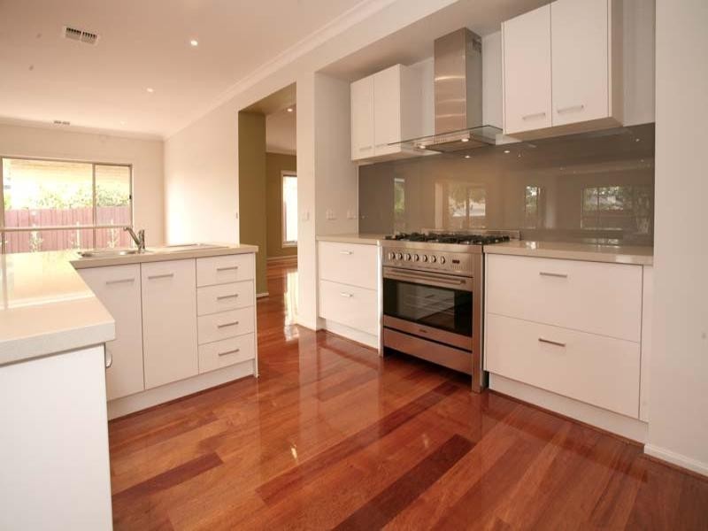 15 Glen Road, Glen Waverley VIC 3150