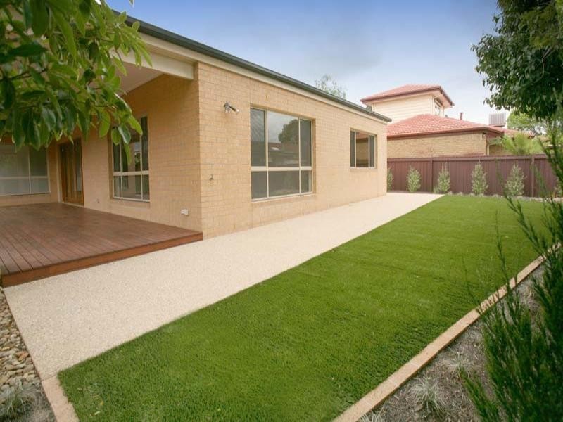 15 Glen Road, Glen Waverley VIC 3150