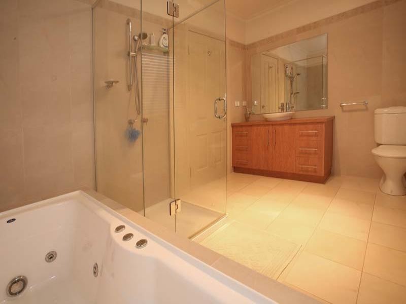 2/1 Stapley Crescent, Chadstone VIC 3148