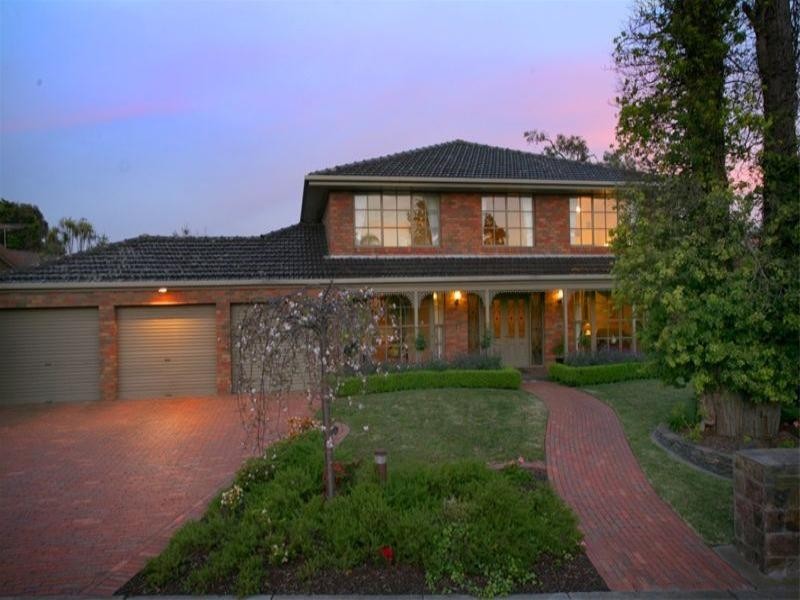 17 Hertford Crescent, Wheelers Hill VIC 3150