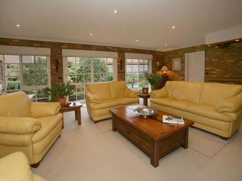 17 Hertford Crescent, Wheelers Hill VIC 3150