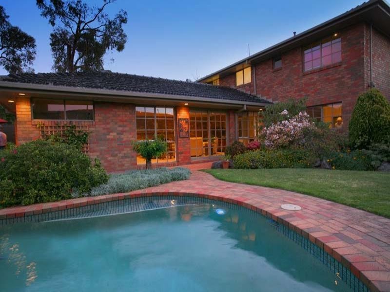 17 Hertford Crescent, Wheelers Hill VIC 3150