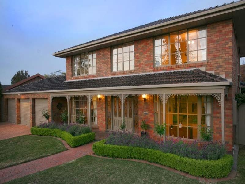 17 Hertford Crescent, Wheelers Hill VIC 3150