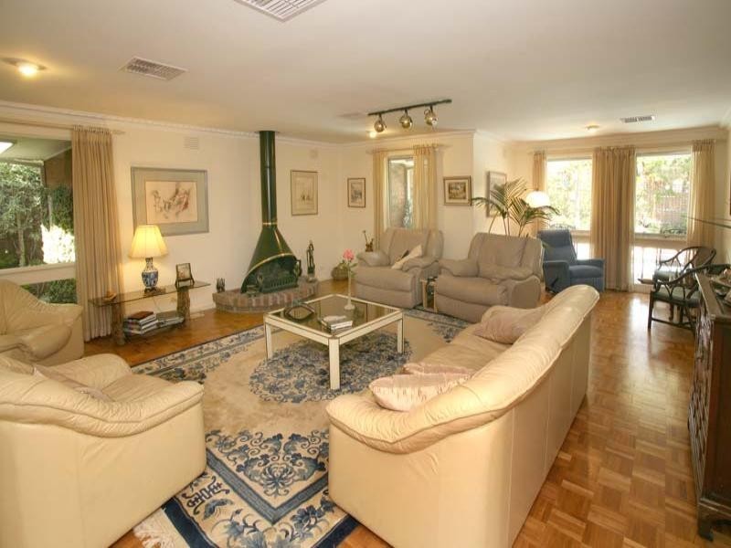 26 Radleigh Drive, Wheelers Hill VIC 3150