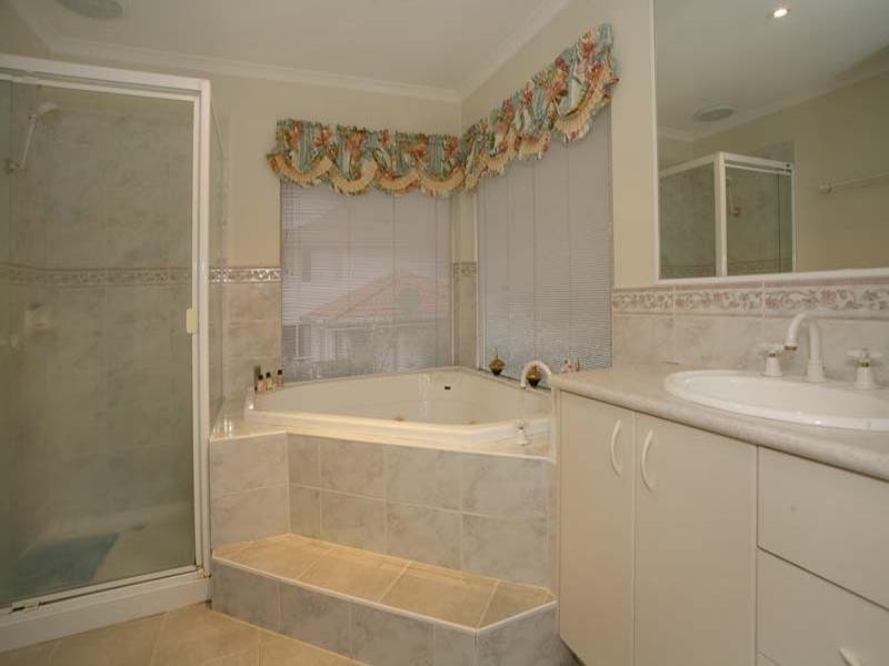 916 High Street Road, Glen Waverley VIC 3150