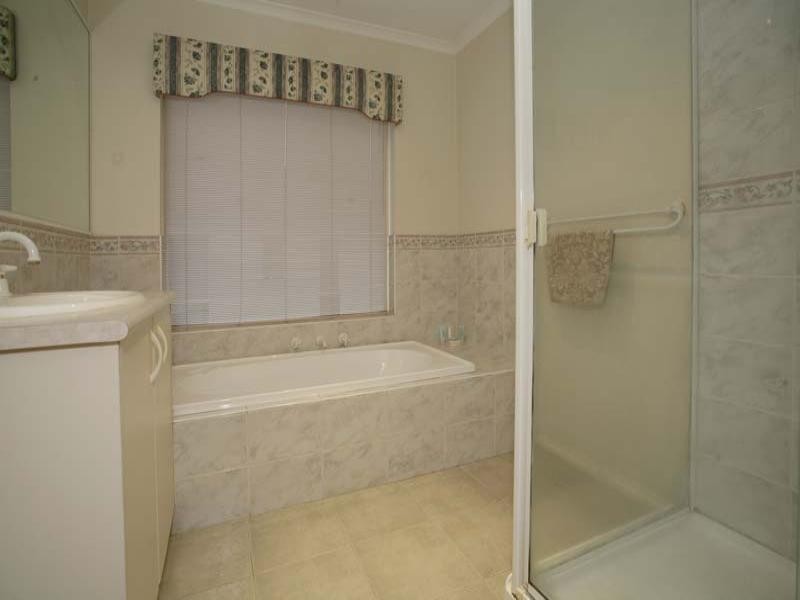 916 High Street Road, Glen Waverley VIC 3150