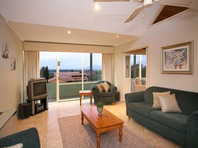 17 Caithness Crescent, Glen Waverley VIC 3150