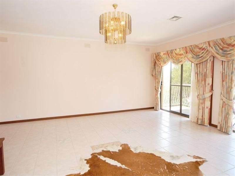 5 Marykirk Drive, Wheelers Hill VIC 3150