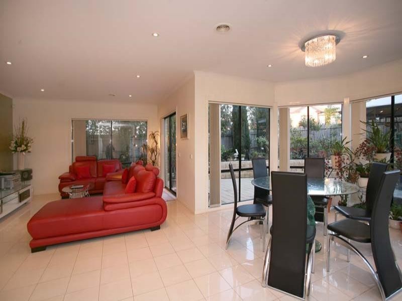 17 Mayfair Close, Mulgrave VIC 3170