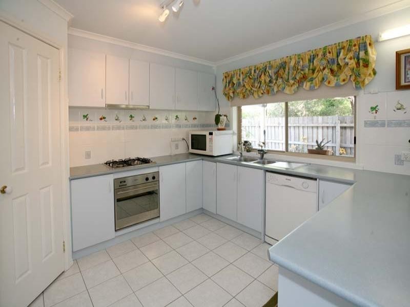 8 Peartree Way, Glen Waverley VIC 3150