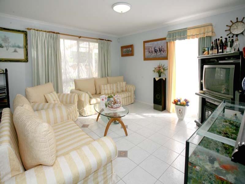 8 Peartree Way, Glen Waverley VIC 3150