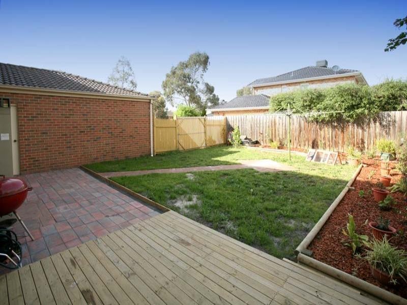 8 Peartree Way, Glen Waverley VIC 3150