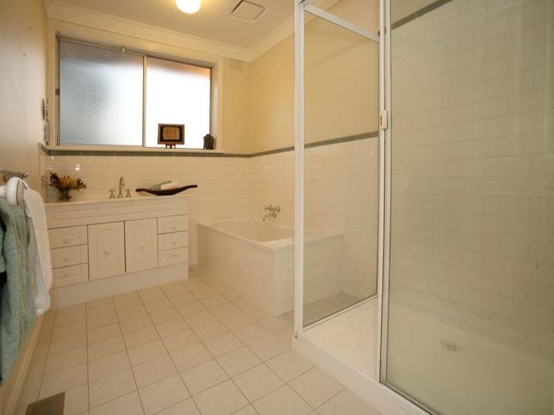 13 Nethercote Drive, Mount Waverley VIC 3149