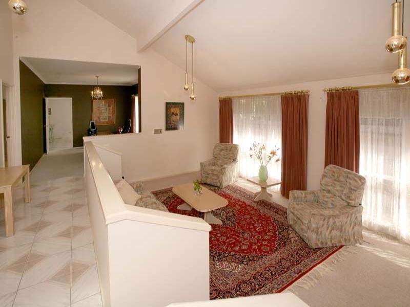 8 Talwood Court, Burwood East VIC 3151