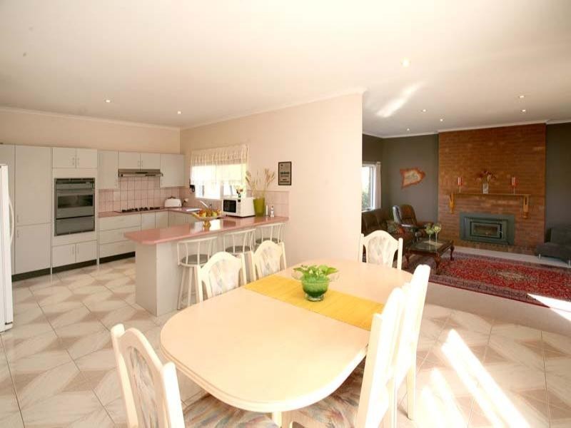 8 Talwood Court, Burwood East VIC 3151