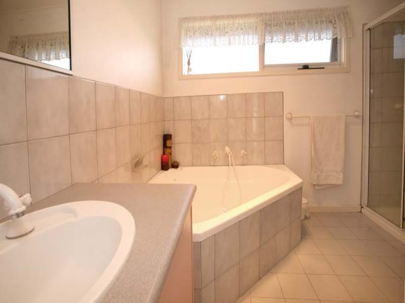 8 Talwood Court, Burwood East VIC 3151