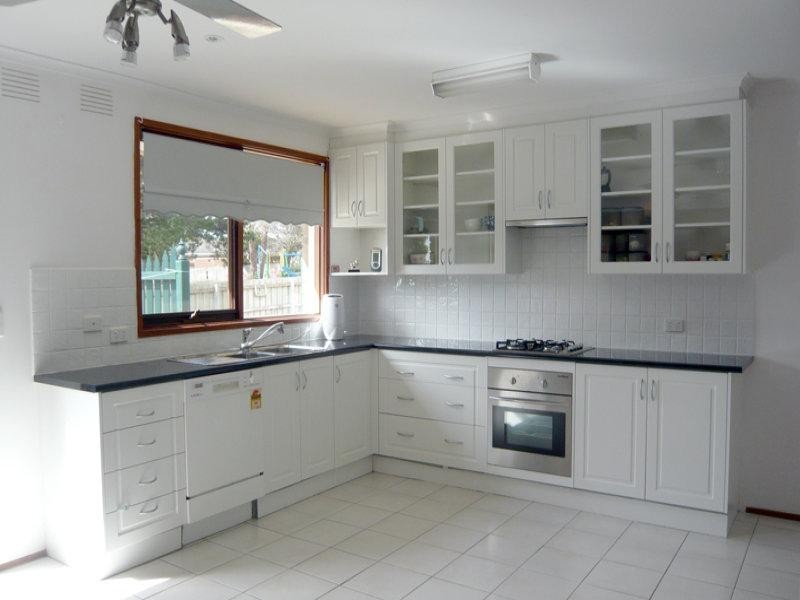 11 Berrabri Drive, Scoresby VIC 3179