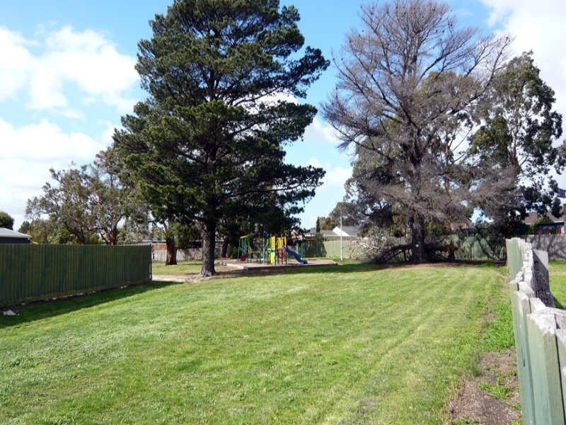 11 Berrabri Drive, Scoresby VIC 3179