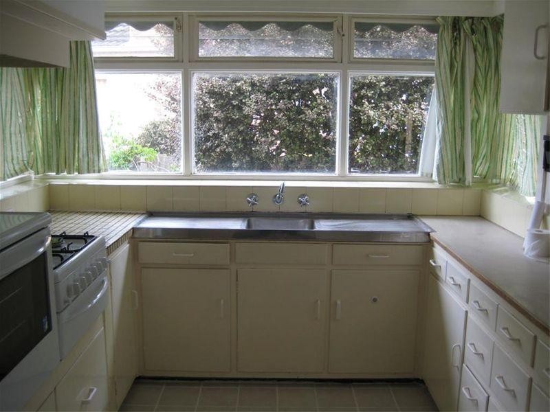 64 Bogong Avenue, Glen Waverley VIC 3150