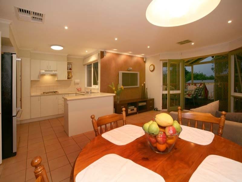 35 Hillcrest Avenue, Chadstone VIC 3148