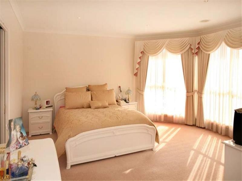 8 Epworth Court, Glen Waverley VIC 3150