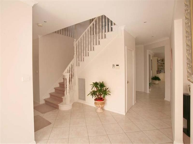 8 Epworth Court, Glen Waverley VIC 3150