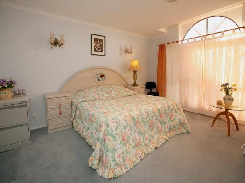 8 Peartree Way, Glen Waverley VIC 3150
