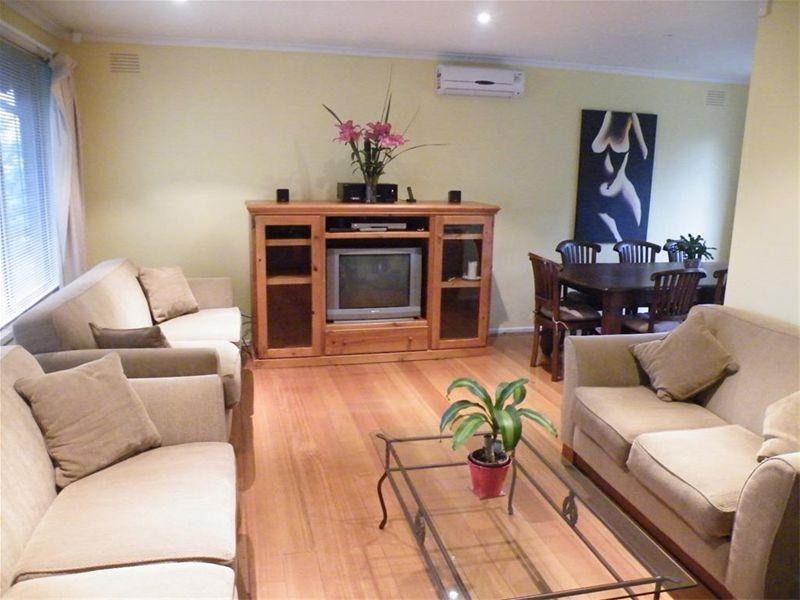 8 Cromer Crescent, Mulgrave VIC 3170