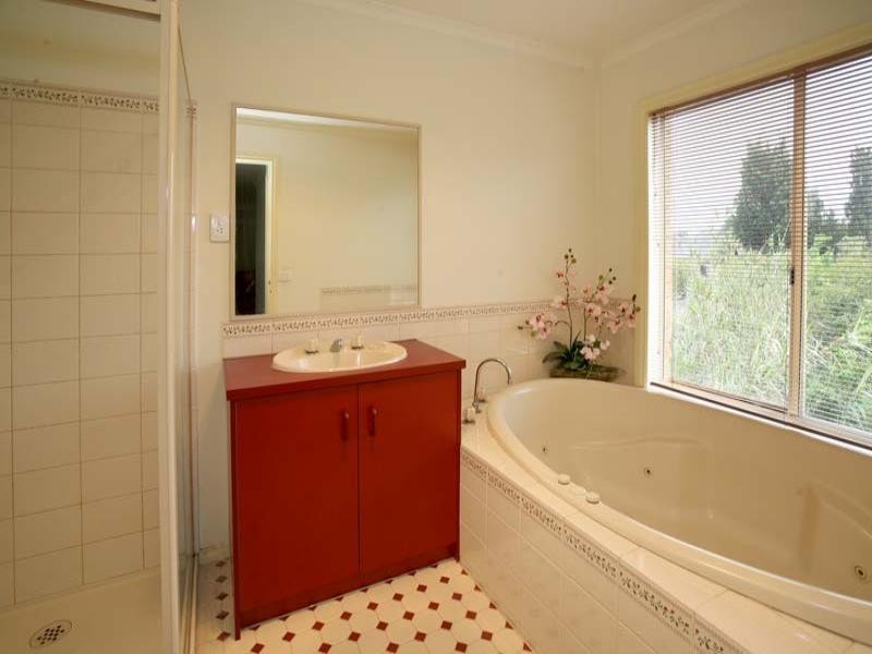 21 Garrisson Drive, Glen Waverley VIC 3150