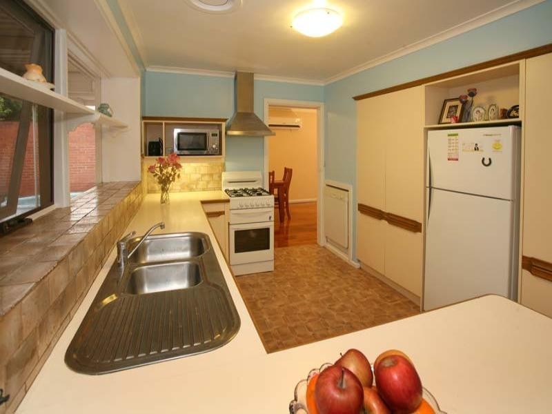 40 Golden Grove, Glen Waverley VIC 3150