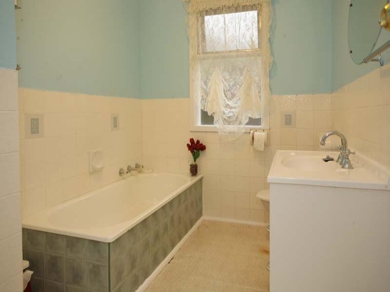 40 Golden Grove, Glen Waverley VIC 3150