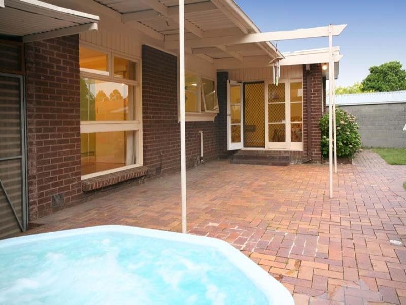 40 Golden Grove, Glen Waverley VIC 3150