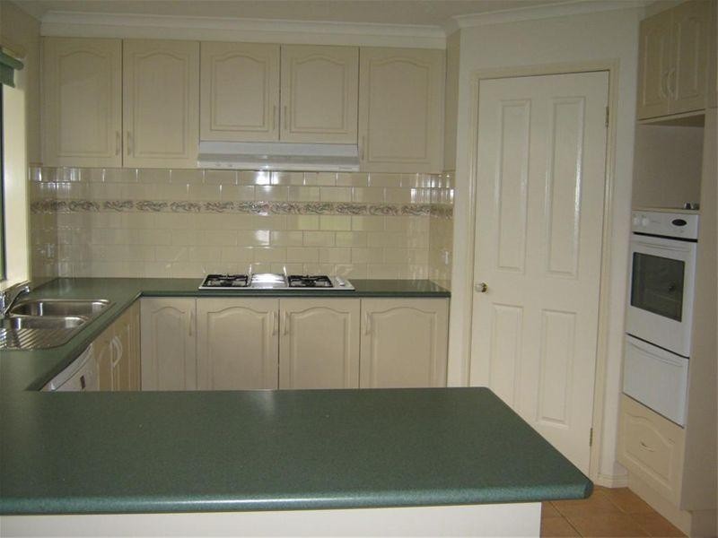 6 Danehill Grove, Berwick VIC 3806